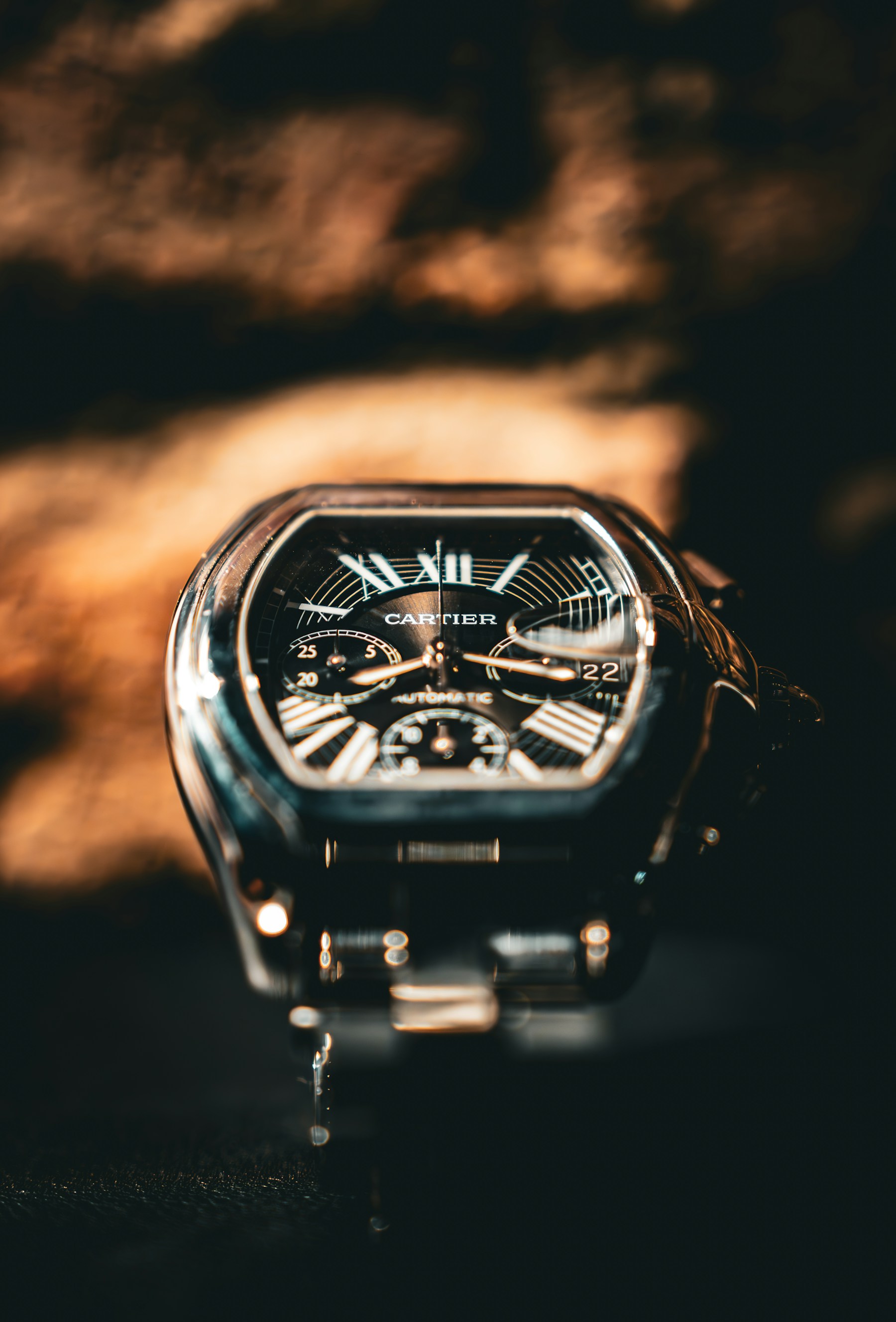 Cartier Santos fotografato con luce calda